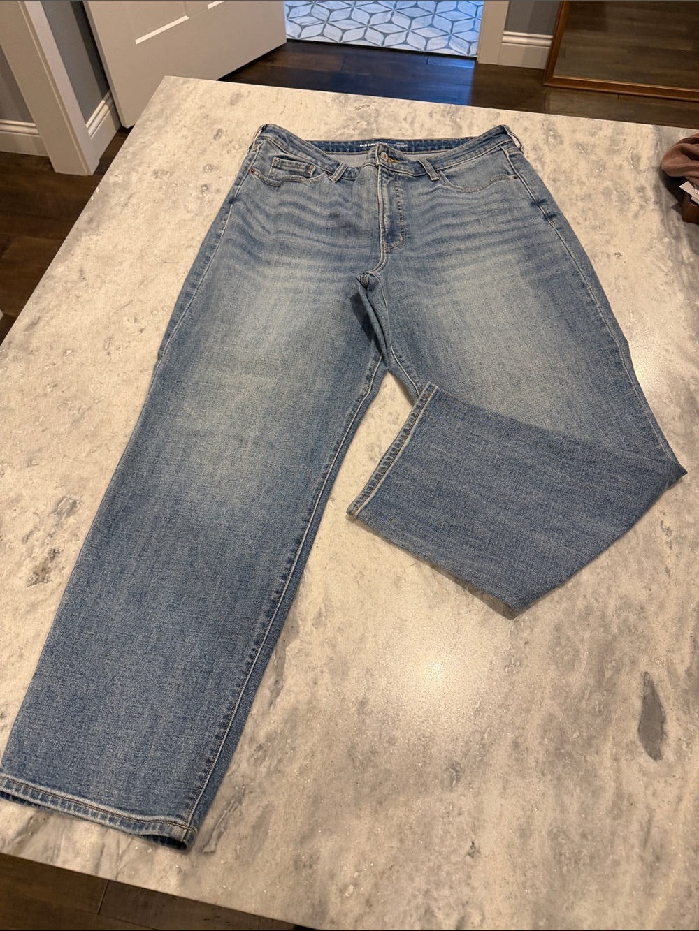 Old Navy Women’s Light Wash Relaxed Straight Jeans
